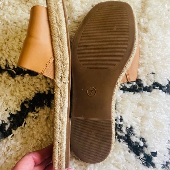 Universal Threads Tan Sandal, Size 7, Slide Sandals - Picture 4 of 4